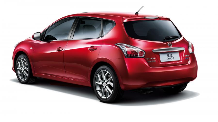  Nissan Tiida 2012 года  (фото 4 из 10)